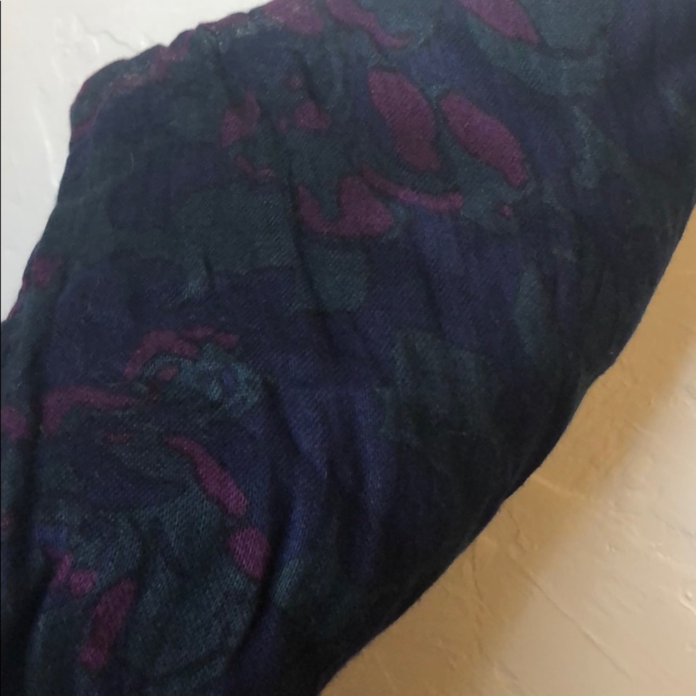 3 Scarves - Picture 4 of 5